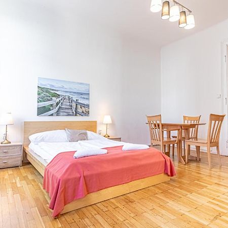 Simple Apartment Near Wiener Stadthalle Eksteriør bilde