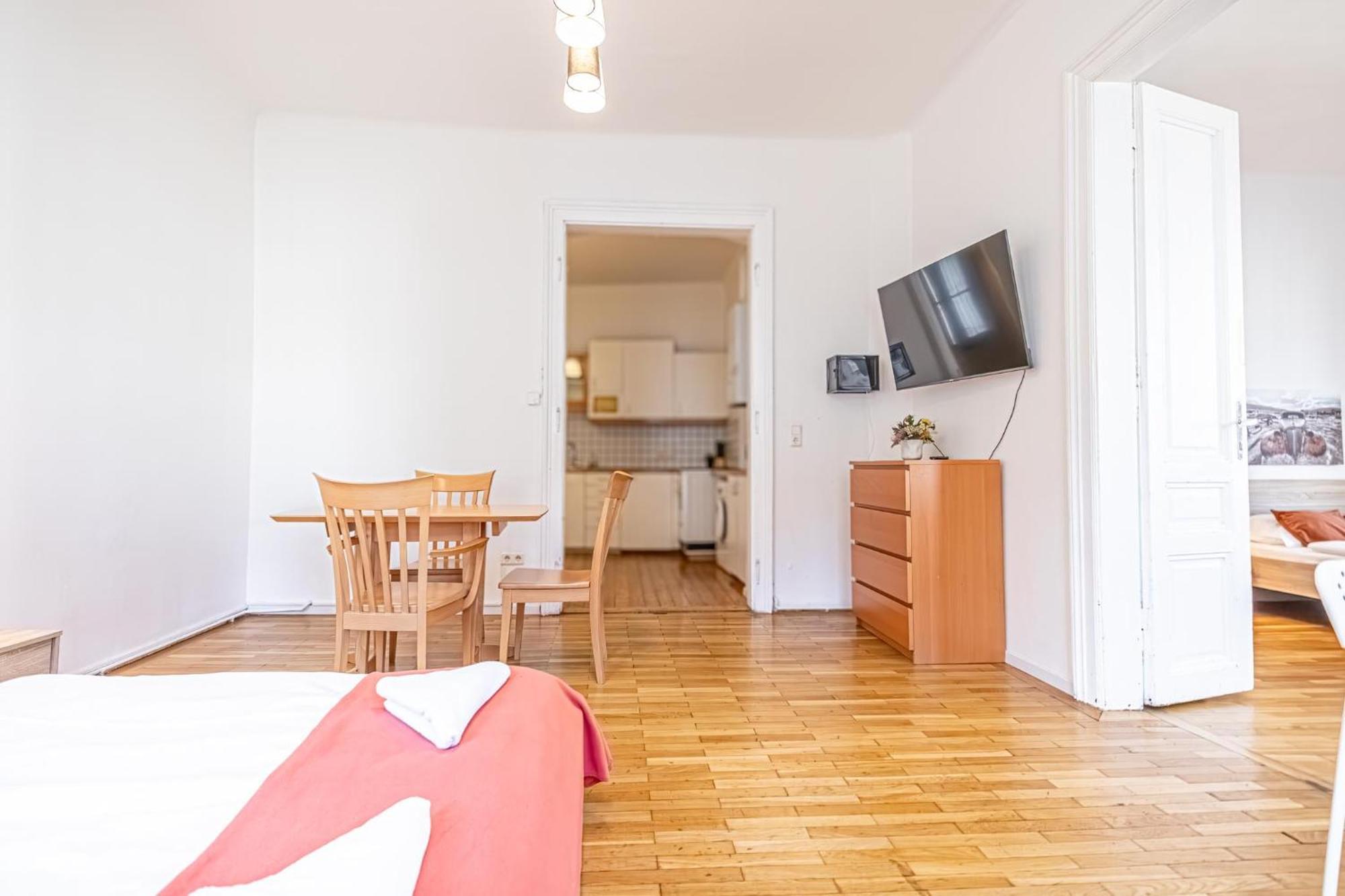 Simple Apartment Near Wiener Stadthalle Eksteriør bilde
