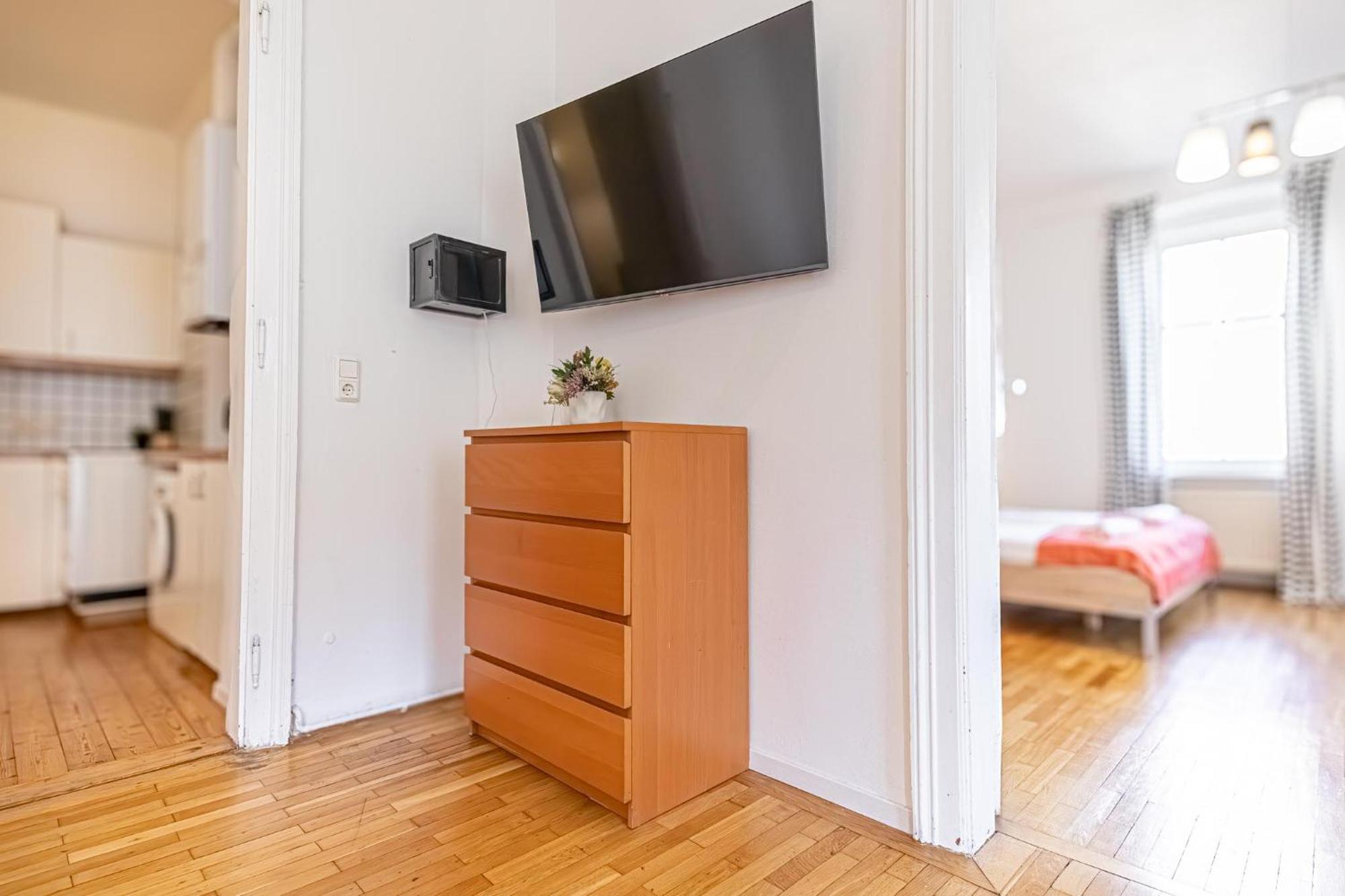 Simple Apartment Near Wiener Stadthalle Eksteriør bilde