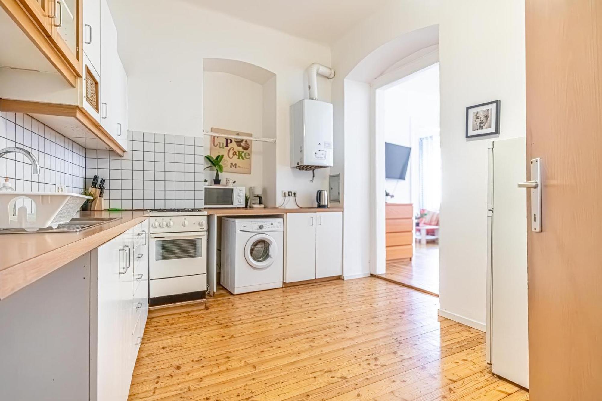 Simple Apartment Near Wiener Stadthalle Eksteriør bilde